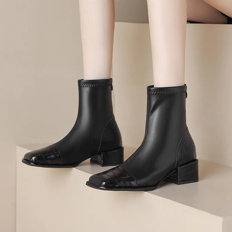 2023 Winter Leather Women Winter Boots Thick Wool Warm Women High-heeled Genuine Boot High-quality Female Snow Boots Women Shoes
2023 Winter Leather Women Winter Boots Thick Wool Warm Women High-heeled Genuine Boot High-quality Female Snow Boots Women Shoes