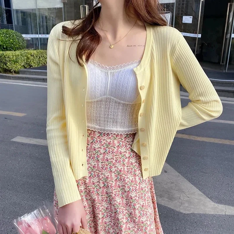 Knitted Cardigan Women Solid Color Simple V-neck New Summer Slim Single-breasted Solid Elegant Knitting Sun-proof Standard Femal
Knitted Cardigan Women Solid Color Simple V-neck New Summer Slim Single-breasted Solid Elegant Knitting Sun-proof Standard Femal