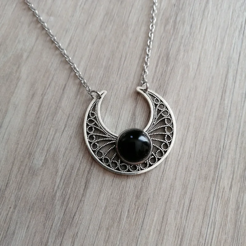 Vintage Bohemian Moon Black Gem Pendant Necklace for Women European Traditional Women's Bohemian Luxury Jewelry Accessories Gift
Vintage Bohemian Moon Black Gem Pendant Necklace for Women European Traditional Women's Bohemian Luxury Jewelry Accessories Gift