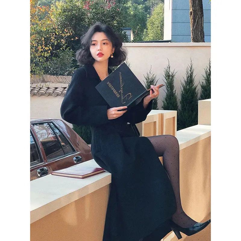 

Black French Hepburn style skirt swing style woolen coat Women's autumn and winter new mid length waistband slim woolen coat