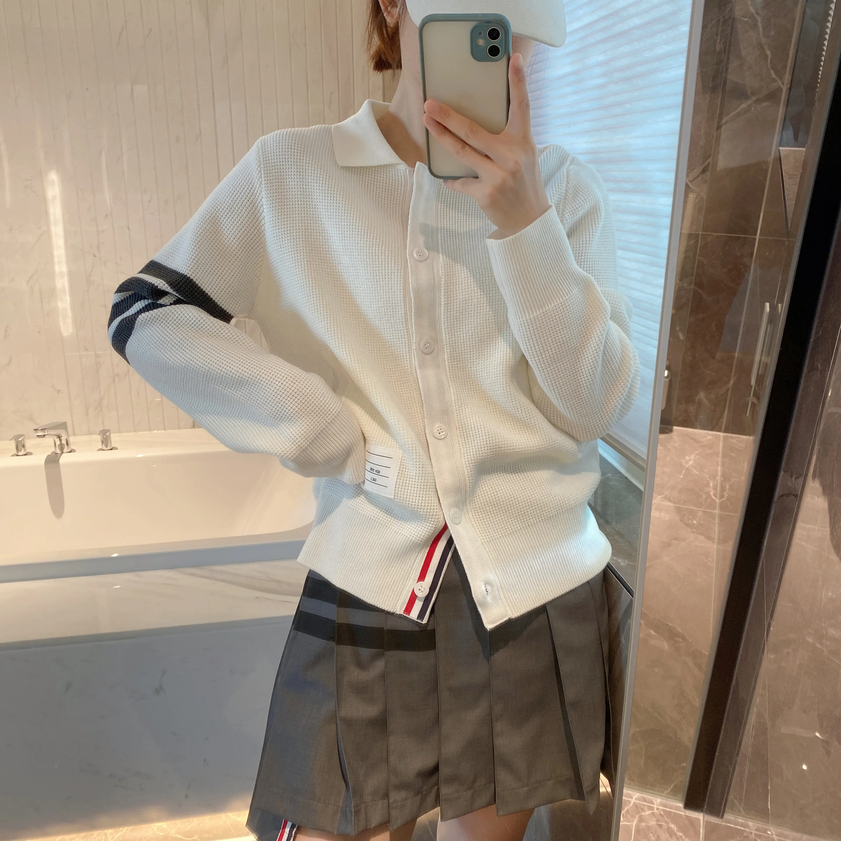 TB High-quality Fashionable Women's Waffle Lapel Wool Knitted Cardigan Long Sleeve Polo Shirt Coat
TB High-quality Fashionable Women's Waffle Lapel Wool Knitted Cardigan Long Sleeve Polo Shirt Coat