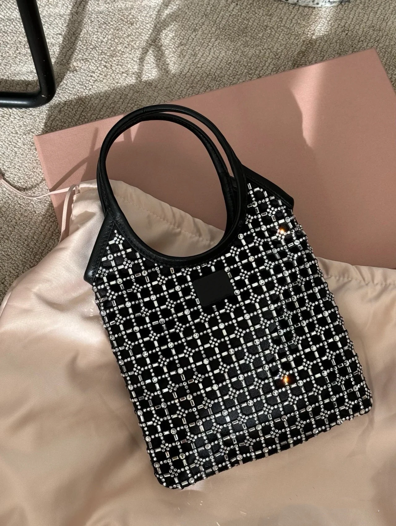 

Handmade Crystal Hollow Out Net Pocket Handbag Women hobos Letter Shoulder Bag Fashion Shopping Purses Party Dating Underarm Bag
