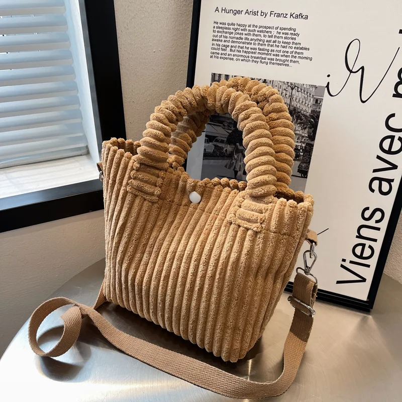 Popular autumn and winter velvet handbag vintage bucket 2021 new female niche single shoulder crossbody bag for women
Popular autumn and winter velvet handbag vintage bucket 2021 new female niche single shoulder crossbody bag for women