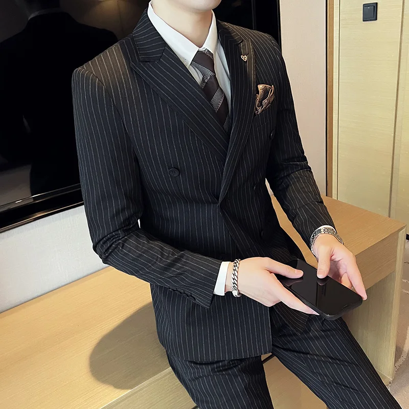 2023 High-quality Men's wear (Blazer+ Vest + Trousers) Fashion Korean vertical stripe double-breasted Blazer three-piece set
2023 High-quality Men's wear (Blazer+ Vest + Trousers) Fashion Korean vertical stripe double-breasted Blazer three-piece set