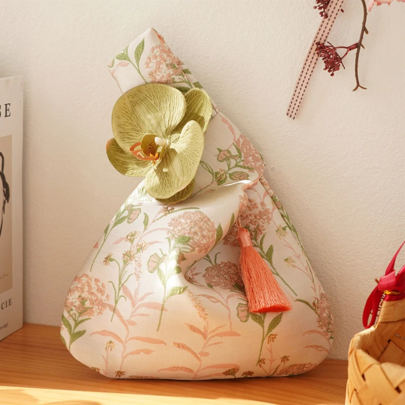 Woman Japanese Knot Bag Flower Tassel Tote Bag Wedding Party Top-Handle Bags Beach Handbag Mini Cross Bag Cheongsam Accessories
Woman Japanese Knot Bag Flower Tassel Tote Bag Wedding Party Top-Handle Bags Beach Handbag Mini Cross Bag Cheongsam Accessories