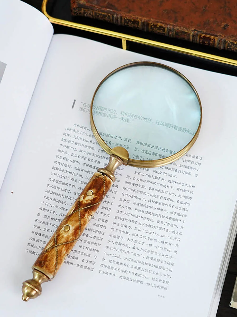 

Simple brass ox bone retro magnifying glass study sample room tabletop art decoration ornaments