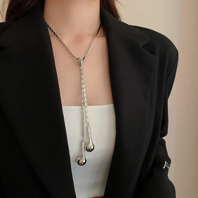 Hip Hop Funny Rhinestone-Encrusted Headset Necklace European and American Ins2022 Trending Creative Necklace for Women
Hip Hop Funny Rhinestone-Encrusted Headset Necklace European and American Ins2022 Trending Creative Necklace for Women