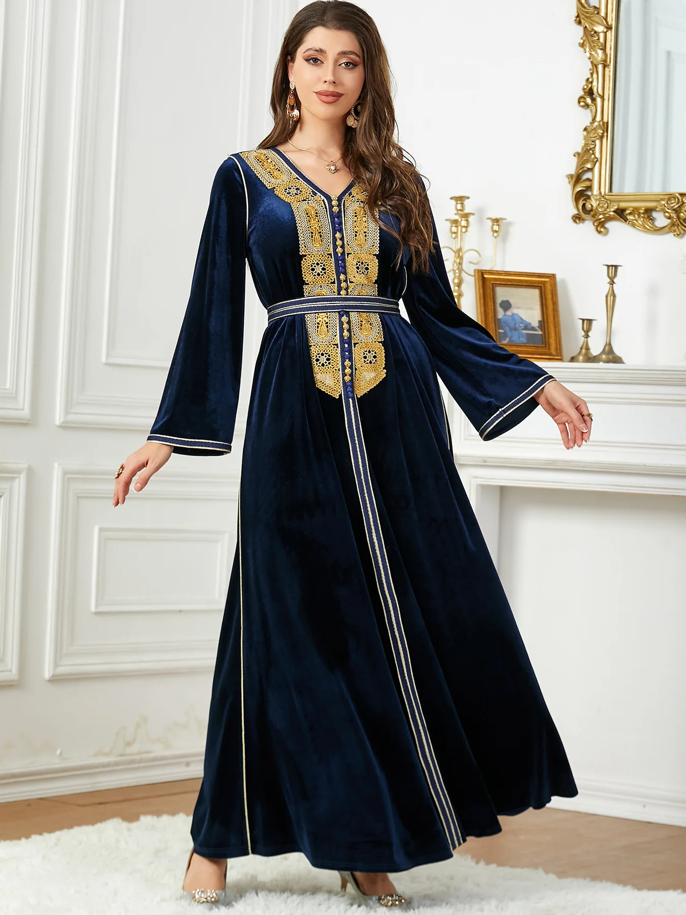 

Middle East Muslim Robe Autumn and Winter New Velvet Applique Dress Dubai Arabian Fashion Woman Evening Dresses Abaya