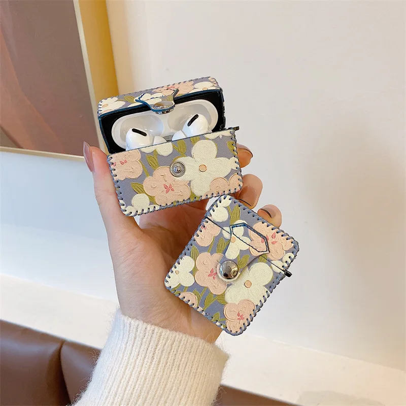 Minimalist Leather Oil Painting Blue Flowers Snap Fastener Bluetooth Headset Cover for Airpods 1 2 3 Pro2 Silicone Airpods Case
Minimalist Leather Oil Painting Blue Flowers Snap Fastener Bluetooth Headset Cover for Airpods 1 2 3 Pro2 Silicone Airpods Case
