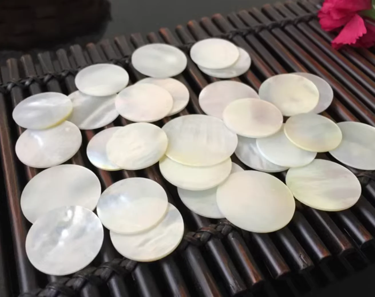 5Pcs Diameter:15-30mm Thick:1mm Natural round white butterfly shell slices DIY jewelry accessories circular creative decorative
5Pcs Diameter:15-30mm Thick:1mm Natural round white butterfly shell slices DIY jewelry accessories circular creative decorative