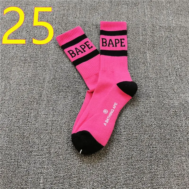 Calcetines de tubo medio bordados, de algodón grueso, para monopatín, baloncesto, deportes, venta al por mayor Calcetines de tubo medio bordados, de algodón grueso, para monopatín, baloncesto, deportes, venta al por mayor