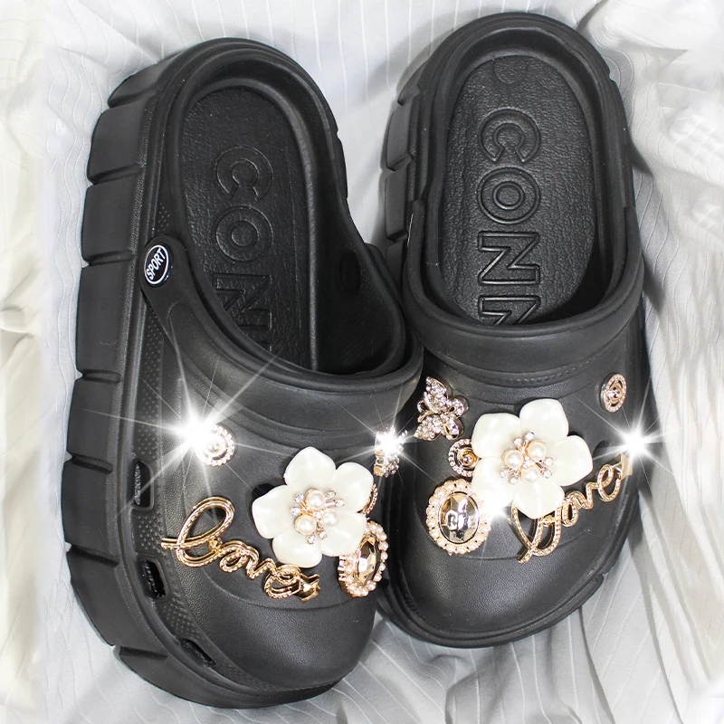 Anti-slip Decor Vented Clogs Slides Women Bread Shoes Pearls Diamonds Flowers 5CM Platfrom Outdoor Beach Summer Girls Slippers
Anti-slip Decor Vented Clogs Slides Women Bread Shoes Pearls Diamonds Flowers 5CM Platfrom Outdoor Beach Summer Girls Slippers