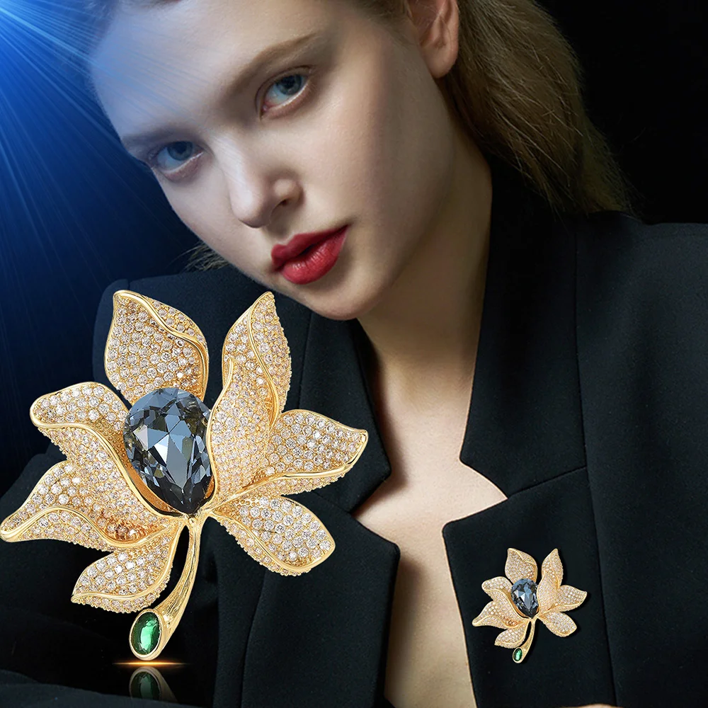 

Fashionable, Luxurious and Elegant Flower Brooch, High-end Suit Coat, Crystal Corsage Pin, Anti-exposure, Hollow Design Pin