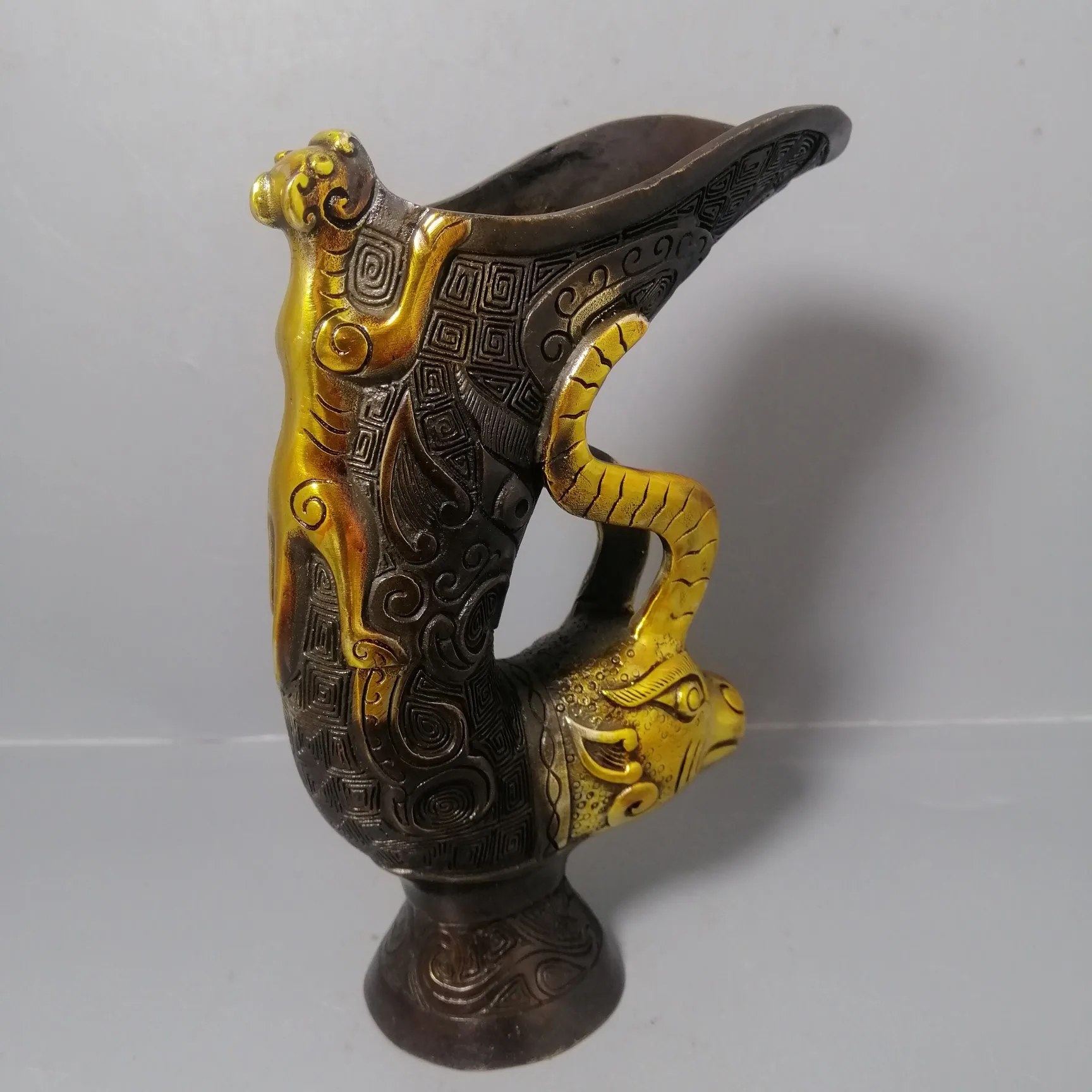Antique Bronze Collection Vases With Exquisite Craftsmanship Household Ornaments Signify Peace And Beauty
Antique Bronze Collection Vases With Exquisite Craftsmanship Household Ornaments Signify Peace And Beauty