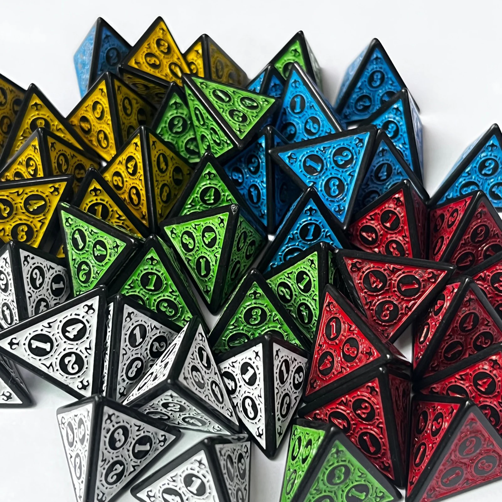 5 шт. 4-сторонние D4 игральные кости для TRPG Подземелья и Драконы D & D искусственные игры влюбленные математики
5 шт. 4-сторонние D4 игральные кости для TRPG Подземелья и Драконы D & D искусственные игры влюбленные математики