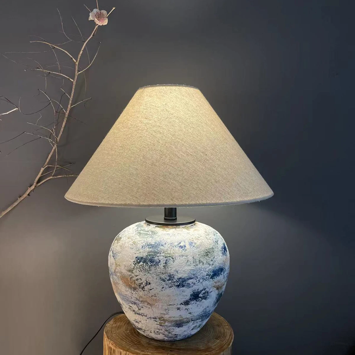 Porcelain jar retro bedroom table lamp, quiet wind decoration table lamp, Japanese style bedside, living room, porch cabinet, de
Porcelain jar retro bedroom table lamp, quiet wind decoration table lamp, Japanese style bedside, living room, porch cabinet, de