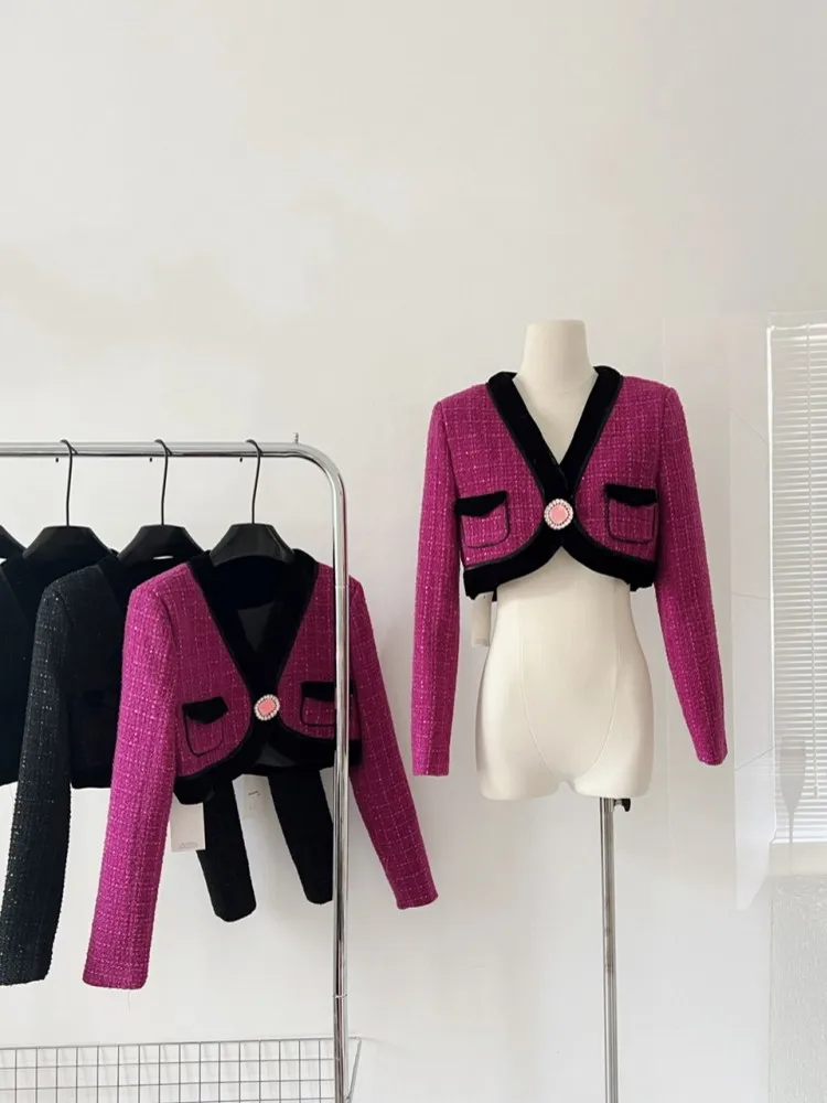 Runway Designer Autumn Winter Tweed Short Jacket Coat New Luxury Women V Neck Diamonds Button Long Sleeve Crop Tops Outwear
Runway Designer Autumn Winter Tweed Short Jacket Coat New Luxury Women V Neck Diamonds Button Long Sleeve Crop Tops Outwear