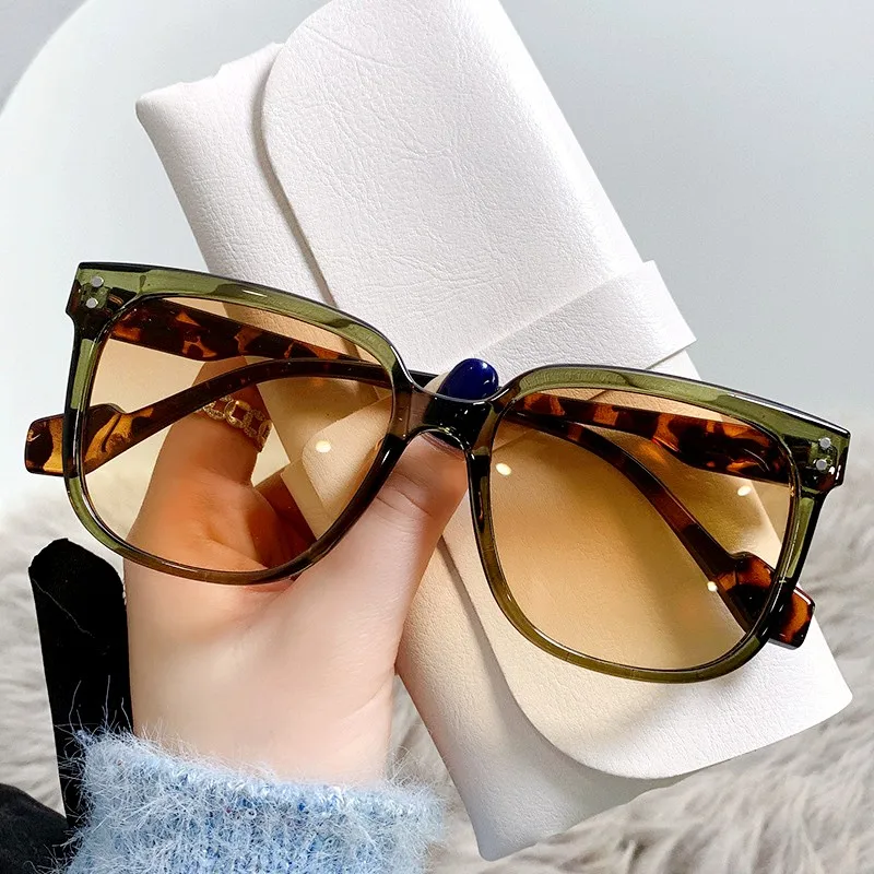 2024 New Vintage Square Sunglasses Women Designer Luxury Sun Glasses for Men Classic UV400 Outdoor Ladies Drive Eyeglasses
2024 New Vintage Square Sunglasses Women Designer Luxury Sun Glasses for Men Classic UV400 Outdoor Ladies Drive Eyeglasses