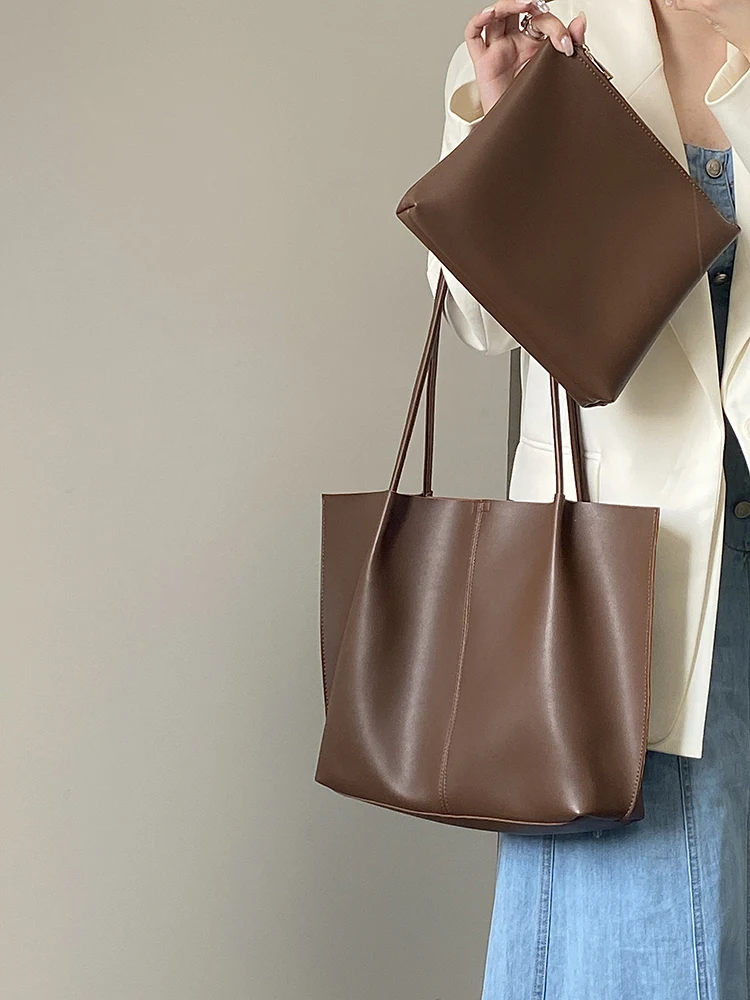 Niche design new female autumn-winter vintage large capacity Tote bag single-shoulder handbag
Niche design new female autumn-winter vintage large capacity Tote bag single-shoulder handbag