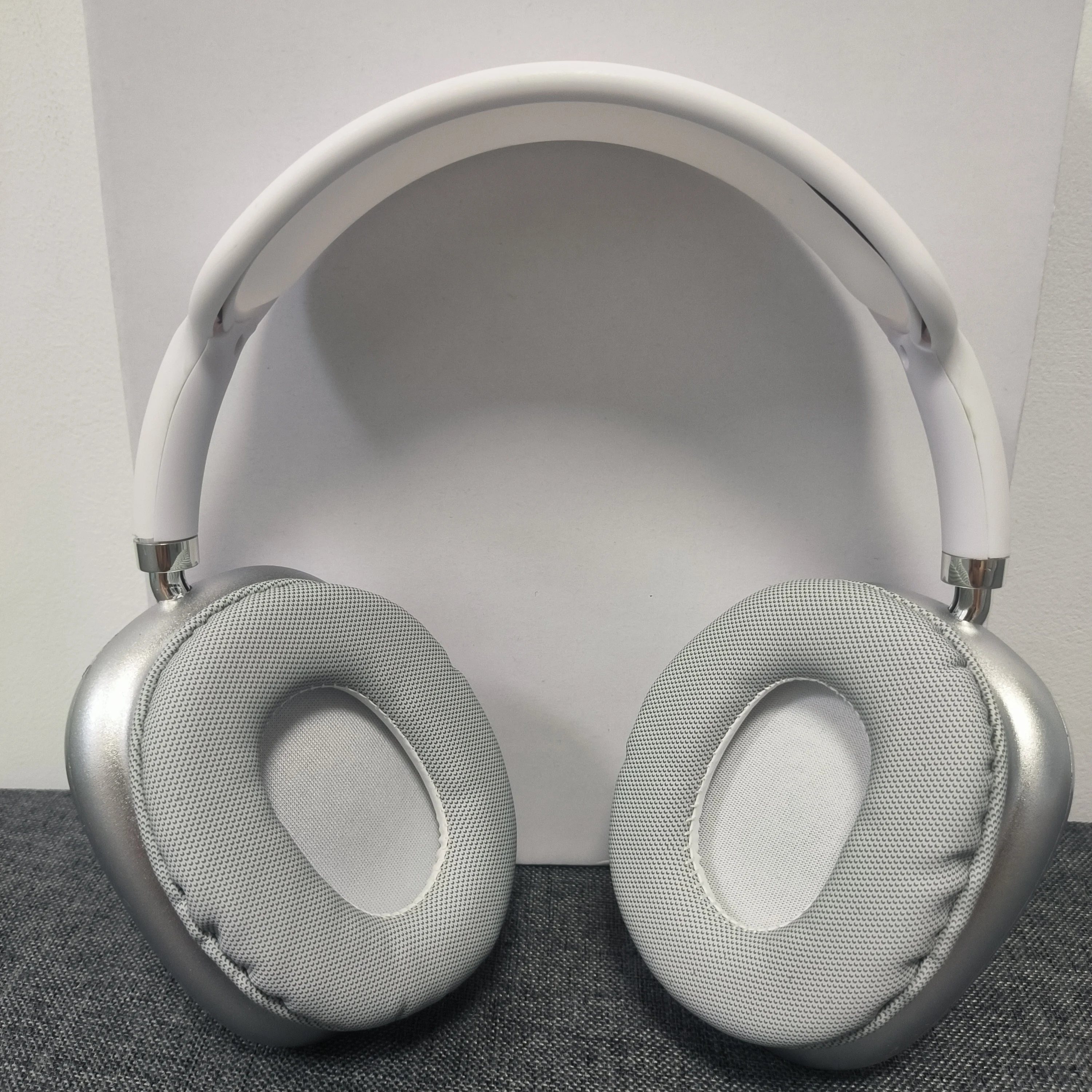 P9 Wireless Bluetooth Headphones with mic Noise Cancelling Headsets Stereo Sound Earphones Sports Gaming Headphones Supports TF
P9 Wireless Bluetooth Headphones with mic Noise Cancelling Headsets Stereo Sound Earphones Sports Gaming Headphones Supports TF