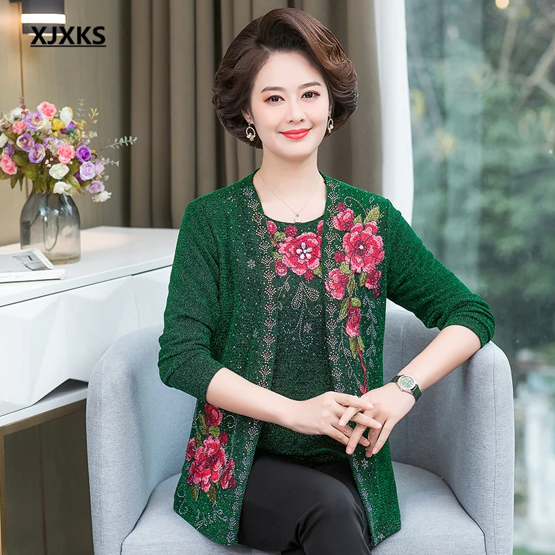 XJXKS 2022 Spring Autumn New Fashion Gold Silk Knitted Two-piece Set Loose Plus Size Women Cardigan + Short-sleeved Top
XJXKS 2022 Spring Autumn New Fashion Gold Silk Knitted Two-piece Set Loose Plus Size Women Cardigan + Short-sleeved Top