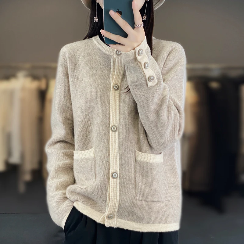 Autumn and Winter New Cashmere Sweater Women's Round Neck Long Sleeve 100% Pure Wool Loose Pocket Small Fragrance Thickened Coat
Autumn and Winter New Cashmere Sweater Women's Round Neck Long Sleeve 100% Pure Wool Loose Pocket Small Fragrance Thickened Coat