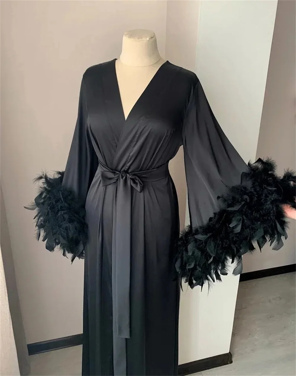 Feather Blush Kimono Robe Boudoir Wedding Floor Length Maxi Dressing Gown Robes Bride to Be Hen Party Stain Silk Lingerie
Feather Blush Kimono Robe Boudoir Wedding Floor Length Maxi Dressing Gown Robes Bride to Be Hen Party Stain Silk Lingerie