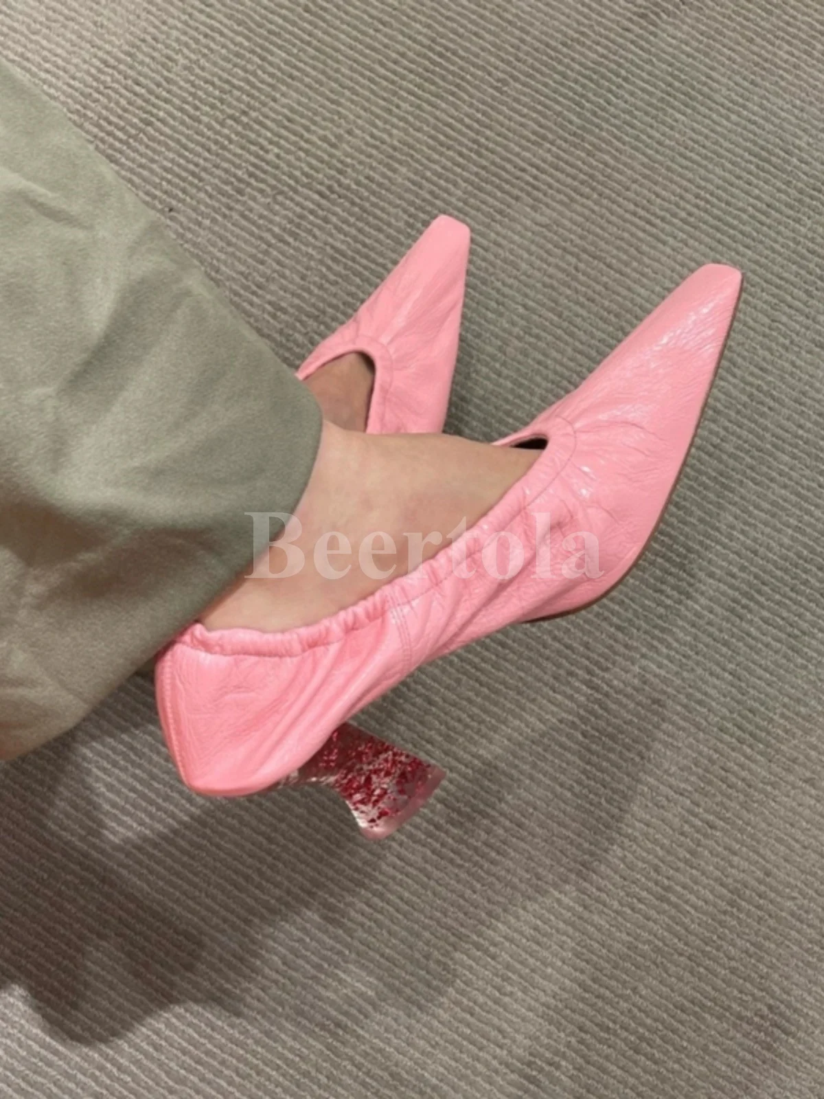 2023 New Small Square Toe Woman Retro Crystal Transparent Chunky Heels Shoes Elastic Pleated Fairy Witch Cosplay Catwalk Shoes
2023 New Small Square Toe Woman Retro Crystal Transparent Chunky Heels Shoes Elastic Pleated Fairy Witch Cosplay Catwalk Shoes