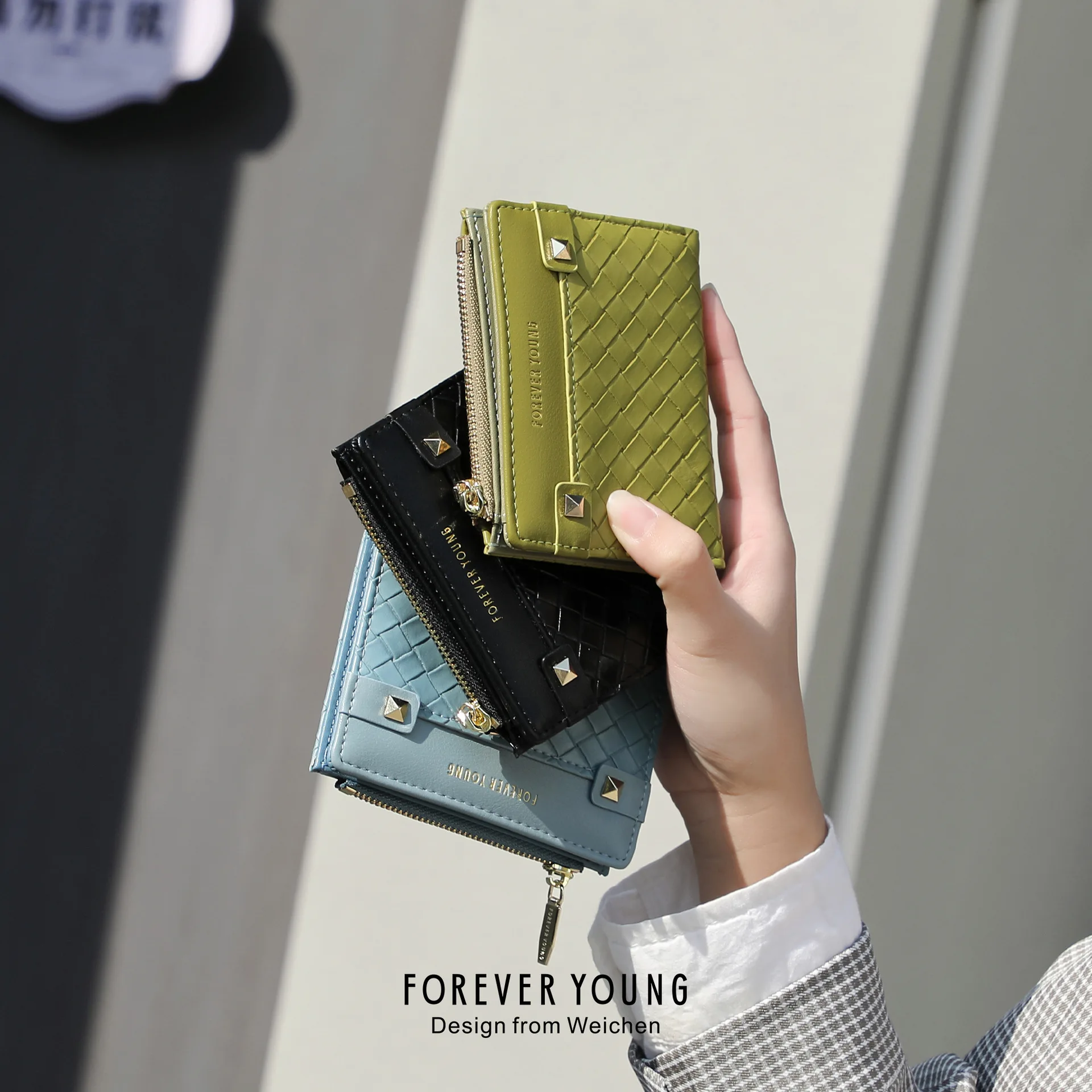 

FOREVER YOUNG New Light Luxury Wallet for Women, 2024 Fashion Short Large Capacity Card Wallet with Zipper Coin Bag Clutch