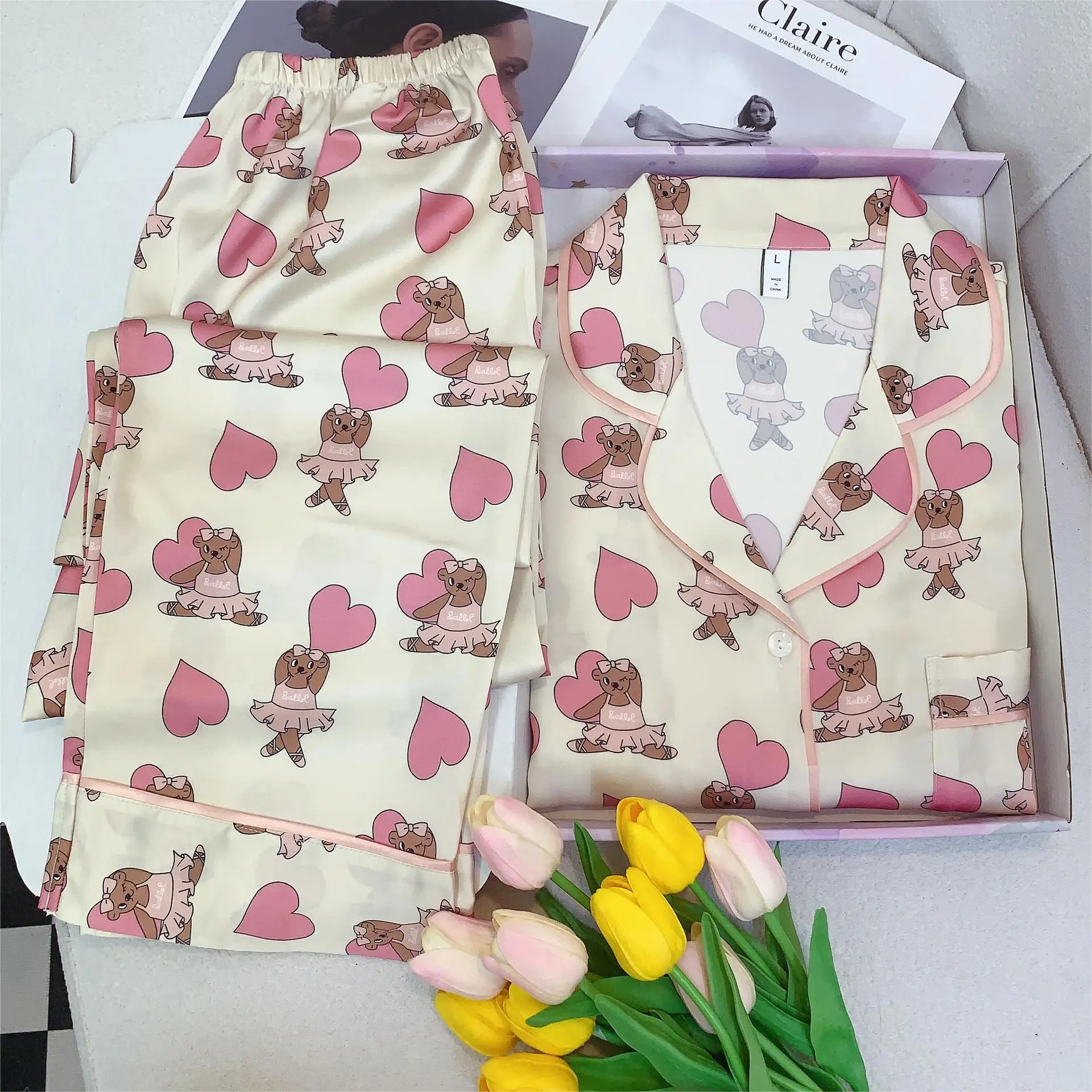 Cute Bear Print Pajamas Autumn New Silk Satin Home Clothes Love Long Sleeve Pants Ice And Snow Silk Nightsuit
Cute Bear Print Pajamas Autumn New Silk Satin Home Clothes Love Long Sleeve Pants Ice And Snow Silk Nightsuit