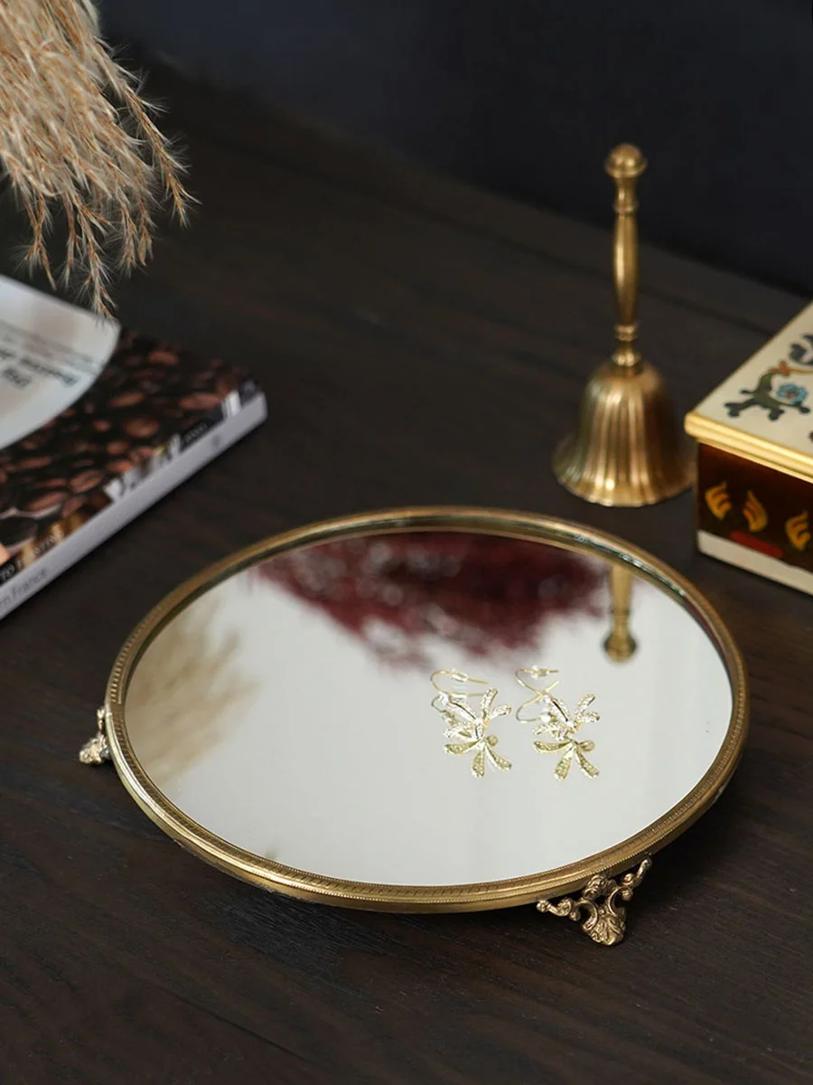 Fine edged brass mirror shaped circular tray for storage and display of light luxury decorative items
Fine edged brass mirror shaped circular tray for storage and display of light luxury decorative items