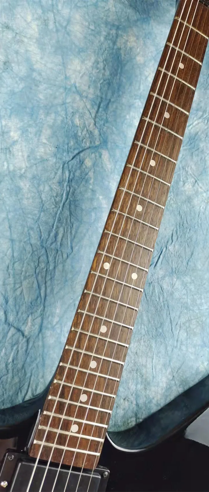 

Shaped Electric guitar, EMG active pickup, mahogany, rosewood fingerboard, white pearl inlay, available, including mail