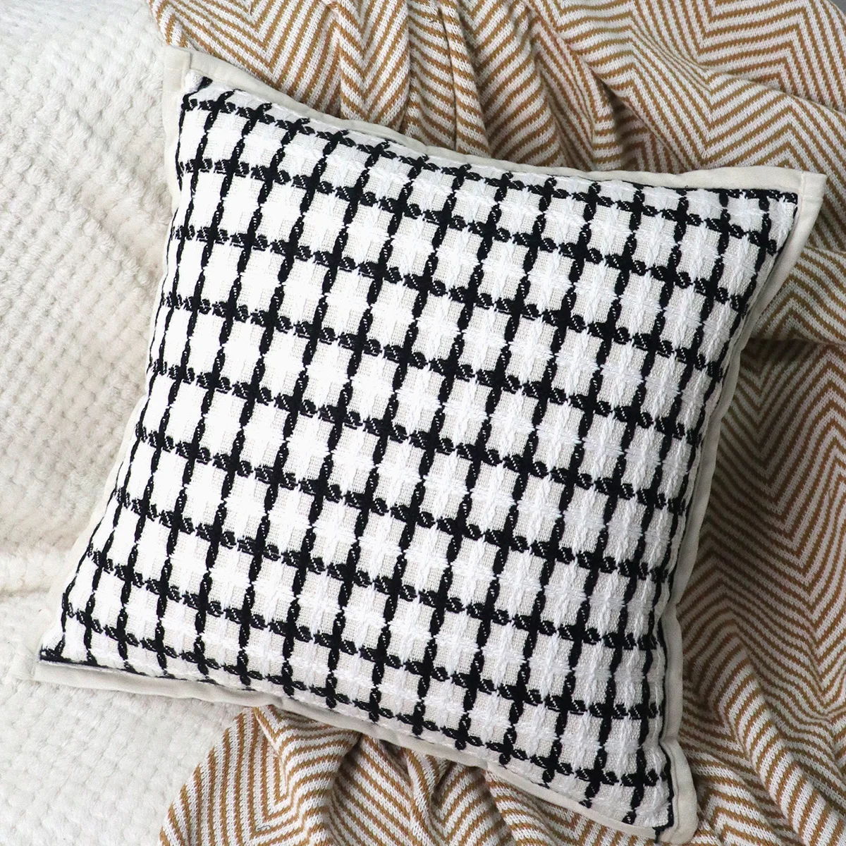 Ins Design Cushion Cover Vintage Luxury Style 45x45cm Decorative Pillows Cover for Sofa Home Decor Livingroom Pillowcase Plaid
Ins Design Cushion Cover Vintage Luxury Style 45x45cm Decorative Pillows Cover for Sofa Home Decor Livingroom Pillowcase Plaid