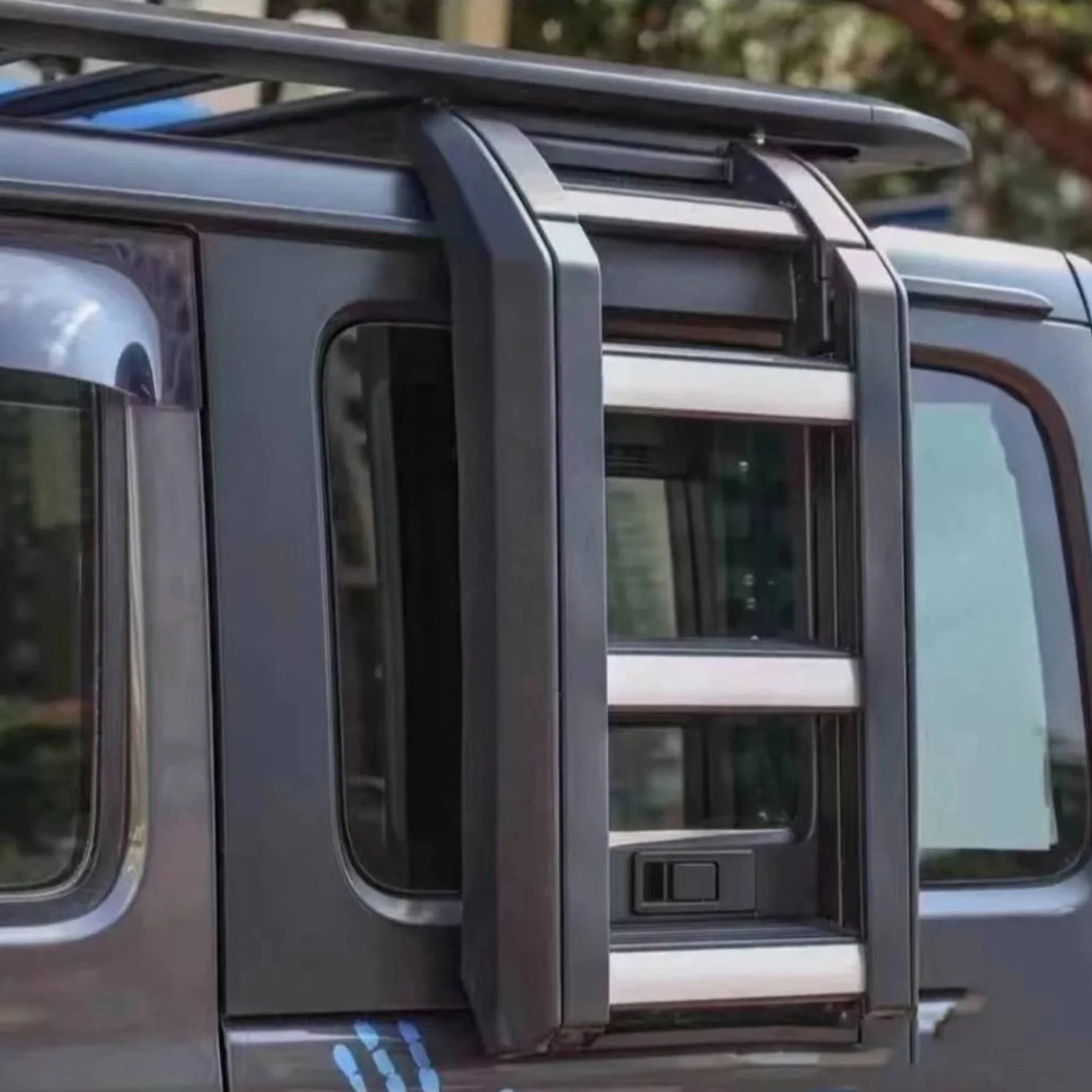 New Design 4x4 Off Road Aluminum Foldable Roof Side Ladder for Jeep Wrangler JK JL
New Design 4x4 Off Road Aluminum Foldable Roof Side Ladder for Jeep Wrangler JK JL