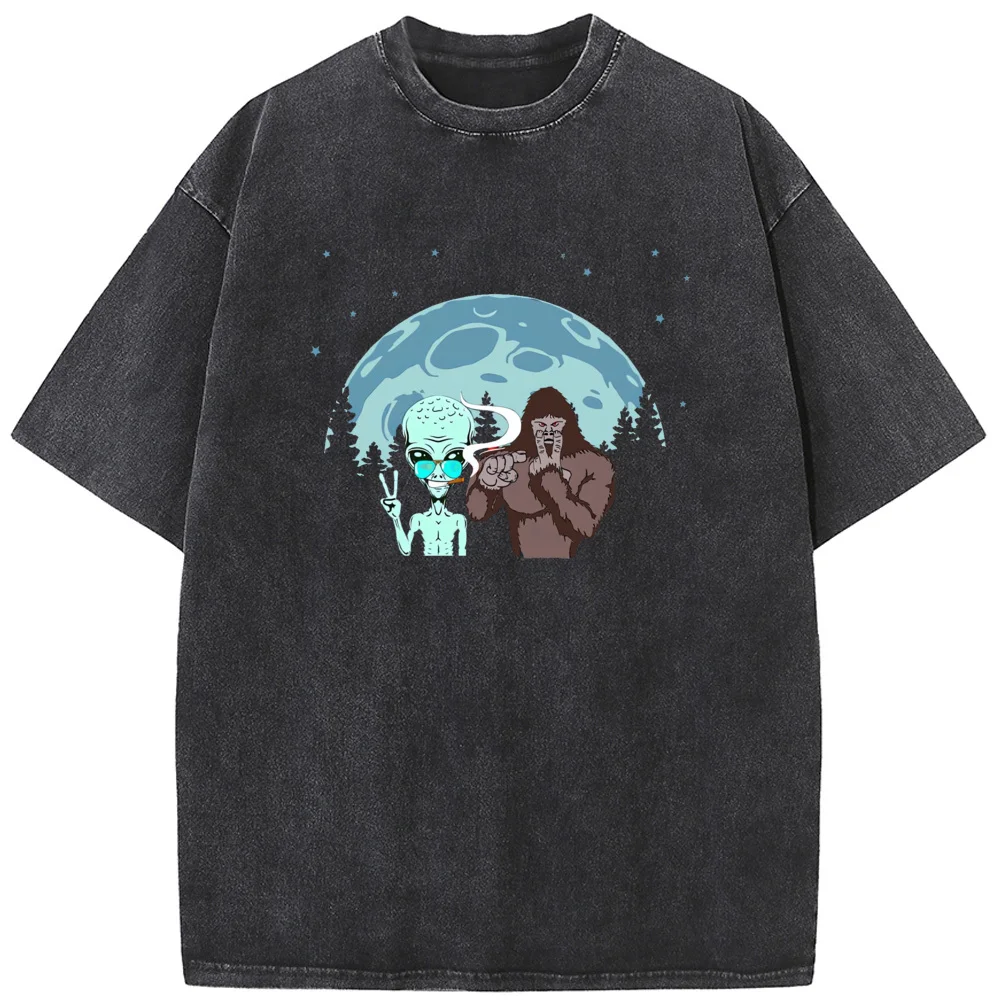 

Alien and Bigfoot Men Washed T-Shirt Cotton 230g Summer Loose Casual Bleached Tshirt Novelty Fashion Bleach T shirt Tops Tee