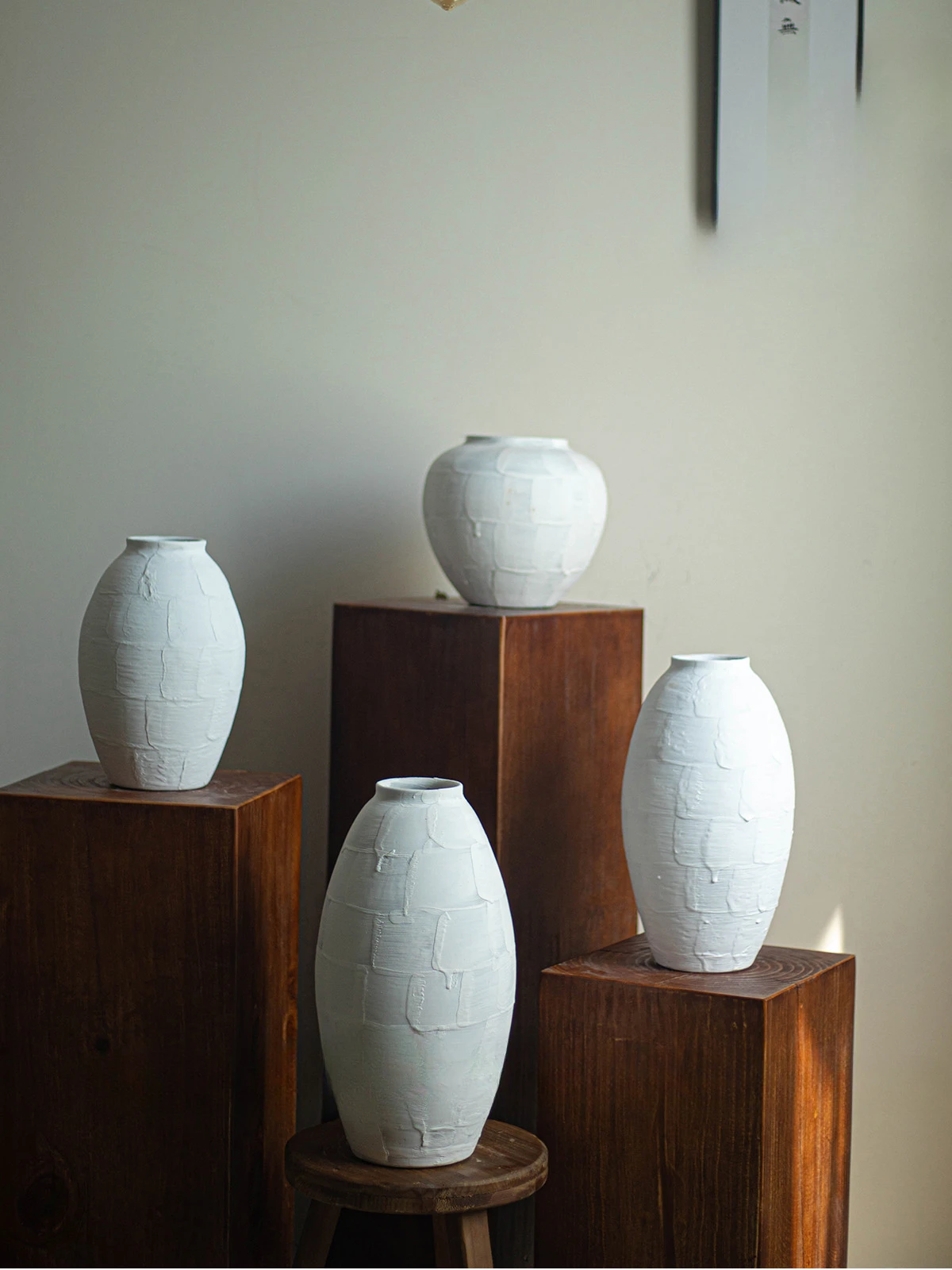 The product can be customized.Ceramic Modern Simple White Retro Vase Flower Insertion Design Sense Advanced Pottery
The product can be customized.Ceramic Modern Simple White Retro Vase Flower Insertion Design Sense Advanced Pottery