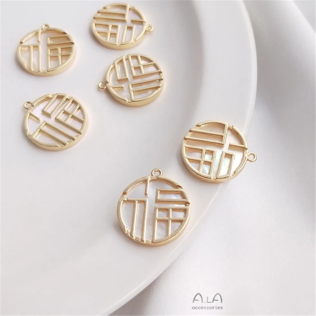 14K Bao Jin Fu Pendant Sea Color Shell Necklace Clavicle Chain Leather Rope Fu Brand Pendant Diy First Jewelry Pendant C352
14K Bao Jin Fu Pendant Sea Color Shell Necklace Clavicle Chain Leather Rope Fu Brand Pendant Diy First Jewelry Pendant C352