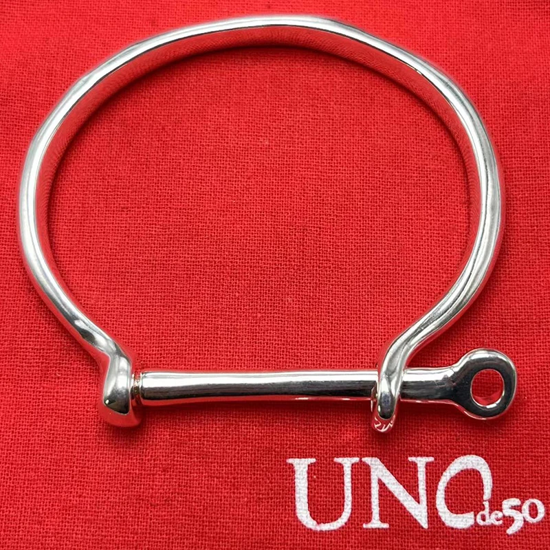 Новинка 2023 г., лидер продаж, Модный изысканный роскошный браслет unode 50 в европейском и американском стиле, Женская романтическая Подарочная сумка для ювелирных изделий
Новинка 2023 г., лидер продаж, Модный изысканный роскошный браслет unode 50 в европейском и американском стиле, Женская романтическая Подарочная сумка для ювелирных изделий