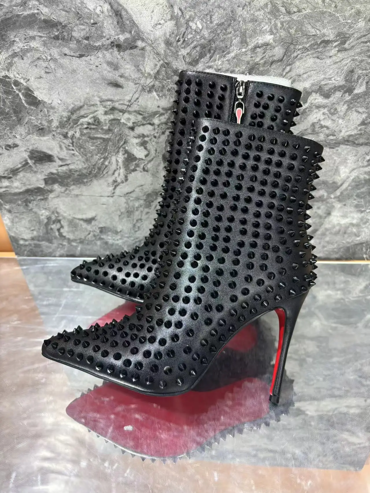 boots women luxury high heel 2024 leather rivet thin ankle boots pointed toe fashion woman boots size 35-43 
boots women luxury high heel 2024 leather rivet thin ankle boots pointed toe fashion woman boots size 35-43