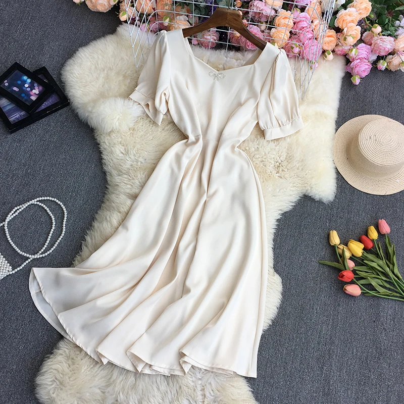 Lady designer black white short sleeve midi dress summer square collar vintage elegant office work party women dresses
Lady designer black white short sleeve midi dress summer square collar vintage elegant office work party women dresses
