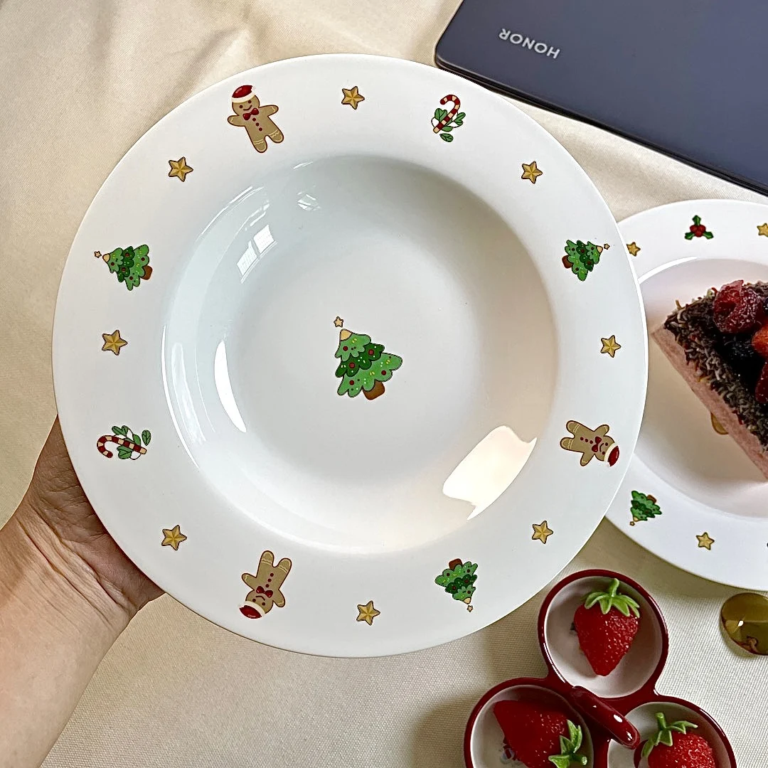 The "Christmas Tree" underglaze colored ceramic dining plate is made of high-quality bone porcelain craftsmanship
The "Christmas Tree" underglaze colored ceramic dining plate is made of high-quality bone porcelain craftsmanship