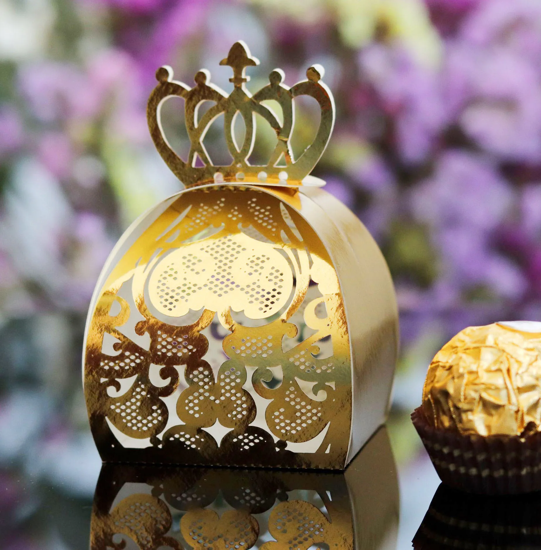 100pcs European Laser Hollow Candy Box Golden Crown Lace Chocolate Box Royal Blue Wedding Carton
100pcs European Laser Hollow Candy Box Golden Crown Lace Chocolate Box Royal Blue Wedding Carton