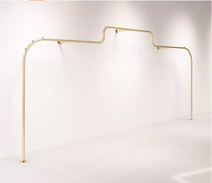 Wall mounted hanging clothes pole on the display rack Se4eaf49e937f4b268803020154a4db1fm