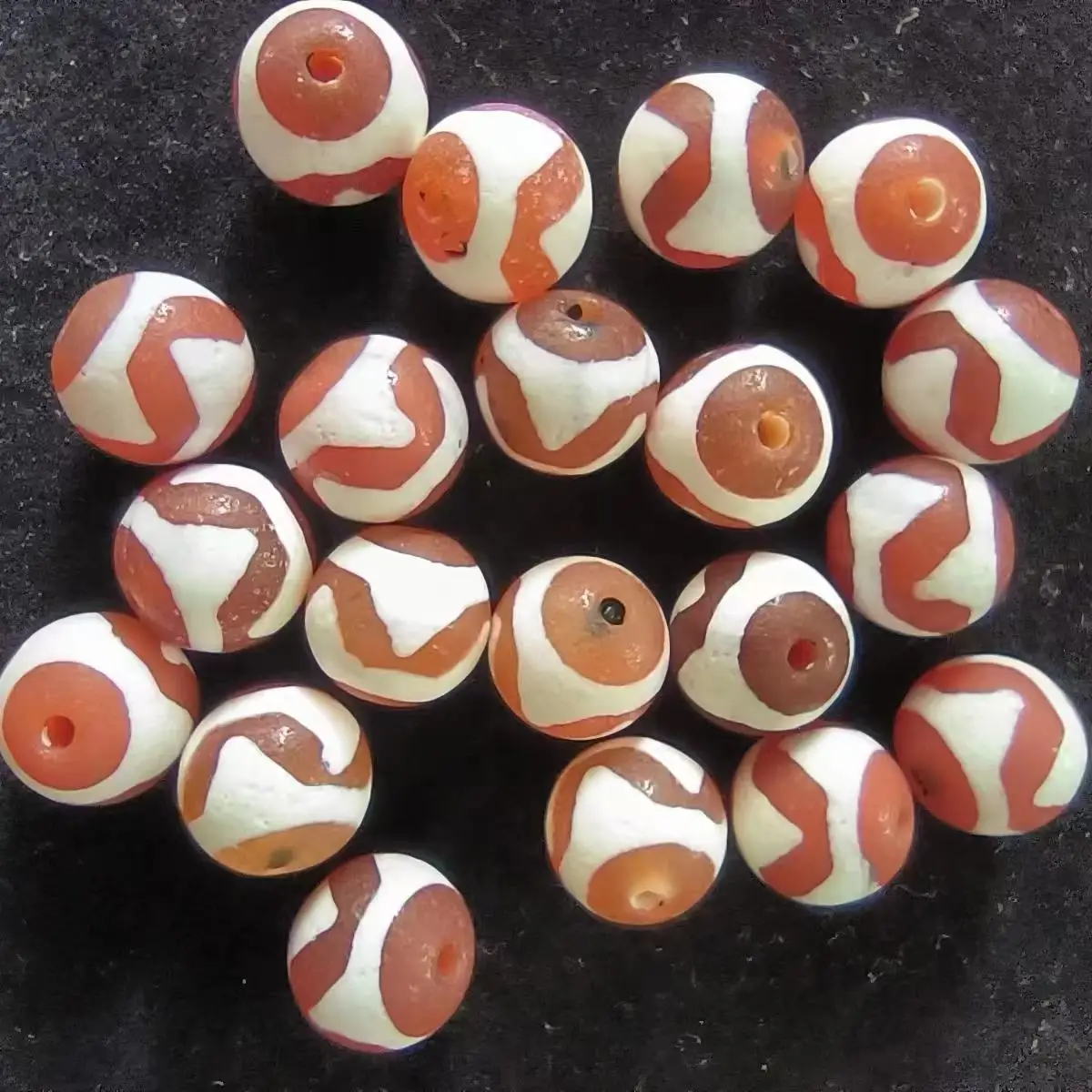 5pcs/lot natural red white agate dzi Huya God of Wealth GuiRen pattern round beads wholesale jewelry Accessories weathered gem
5pcs/lot natural red white agate dzi Huya God of Wealth GuiRen pattern round beads wholesale jewelry Accessories weathered gem