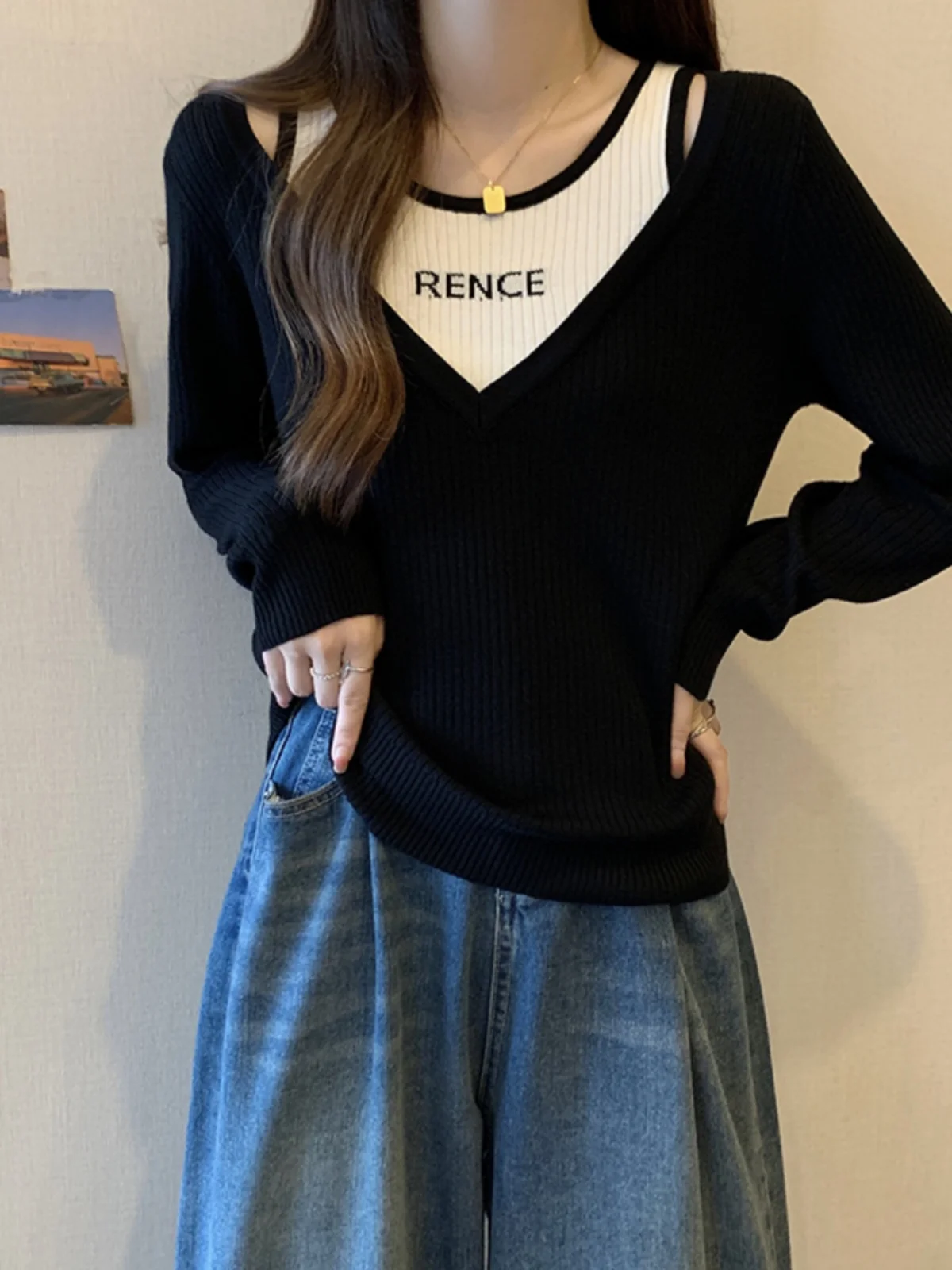 Autumn Loose Striped Women's T-shirt Fashion V-Neck Fake Two-piece Patchwork Letter Print Elegant Versatile Long Sleeve Tops
Autumn Loose Striped Women's T-shirt Fashion V-Neck Fake Two-piece Patchwork Letter Print Elegant Versatile Long Sleeve Tops