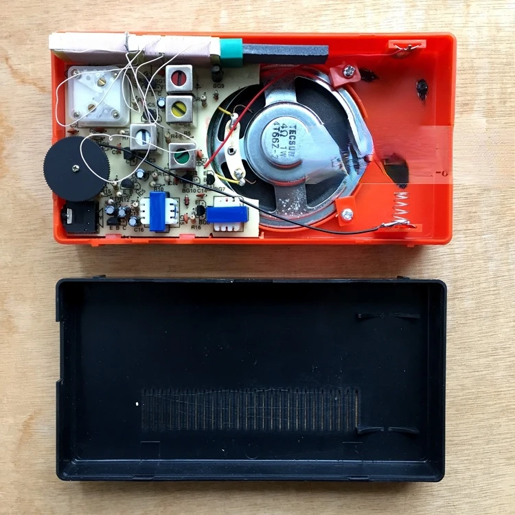 ZX921 Type All-silicon Eight-tube Superheterodyne Radio Electronic Kit Parts and Large Shells Are Finished Products
ZX921 Type All-silicon Eight-tube Superheterodyne Radio Electronic Kit Parts and Large Shells Are Finished Products
