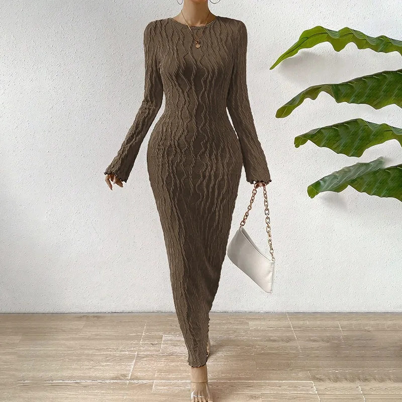 Long Sleeved Dress Autumn and Winter Women's Knitted Skirt Slim Fit Fashion Simple Versatile 
Long Sleeved Dress Autumn and Winter Women's Knitted Skirt Slim Fit Fashion Simple Versatile