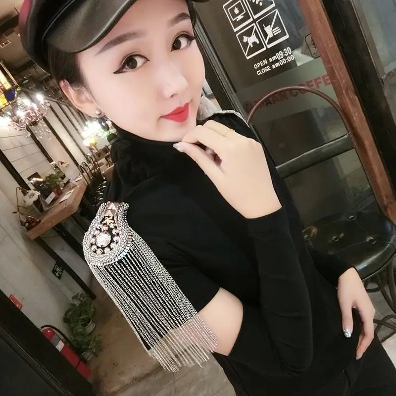 2024 Summer T-shirt Women New Fashion Versatile High Neck Women's Short sleeved Tassel Shoulder Badge Black Bottom Top
2024 Summer T-shirt Women New Fashion Versatile High Neck Women's Short sleeved Tassel Shoulder Badge Black Bottom Top
