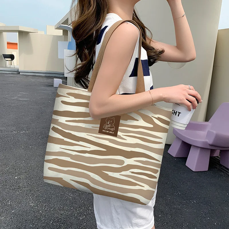 Women Canvas Tote Bag Geometric Pattern Korean All-match Large Shoulder Handbags Luxury Designer Shopping Bag Sacs à Main
Women Canvas Tote Bag Geometric Pattern Korean All-match Large Shoulder Handbags Luxury Designer Shopping Bag Sacs à Main