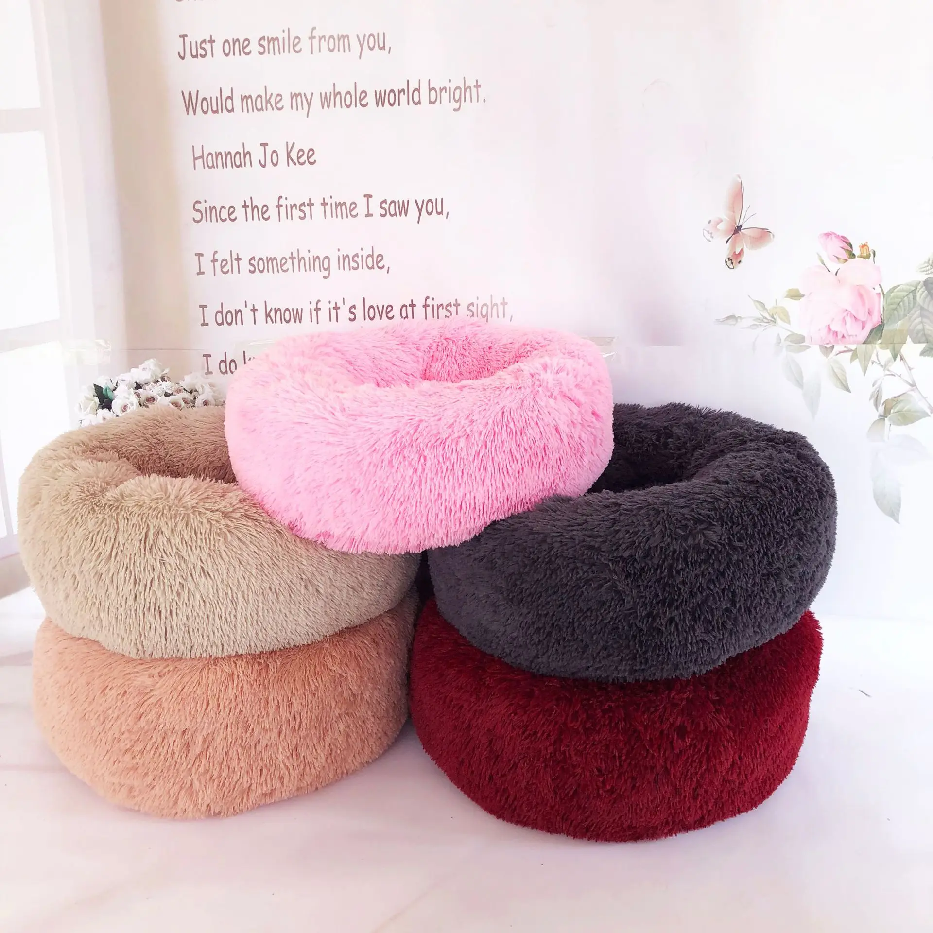 Pet products Deep sleep kennel cat litter, clean round long hair autumn and winter pet litter, cat bed mat,dog mat
Pet products Deep sleep kennel cat litter, clean round long hair autumn and winter pet litter, cat bed mat,dog mat
